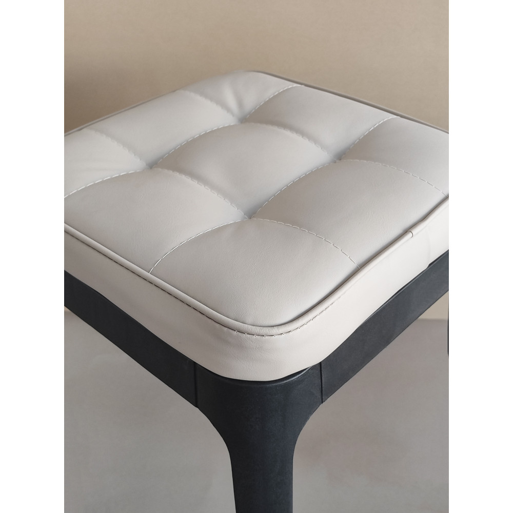 Табурет пластиковый 30*30*46 cм с мягким сиденьем черно-белый Baizheng