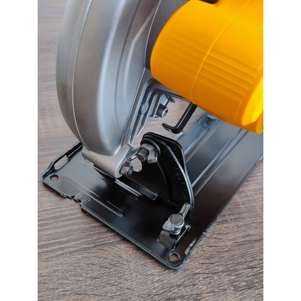 Пила циркулярная INGCO 1200Вт, 5000 об/мин, диск 185мм CS18578 INDUSTRIAL