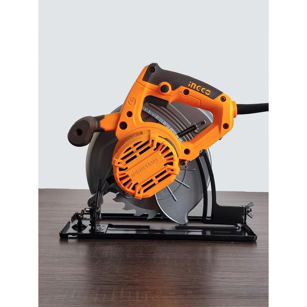 Пила циркулярная INGCO CS18568 1600Вт