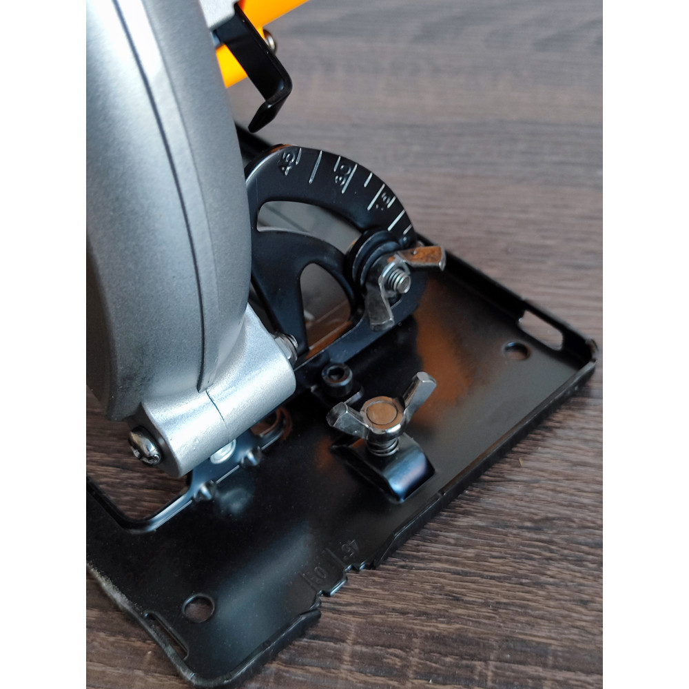 Пила циркулярная INGCO CS18568 1600Вт