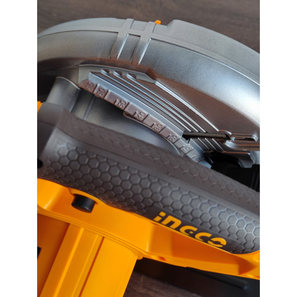 Пила циркулярная INGCO CS18568 1600Вт