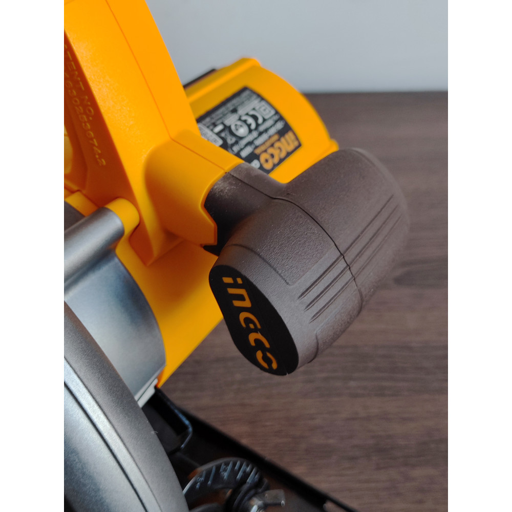 Пила циркулярная INGCO CS18568 1600Вт