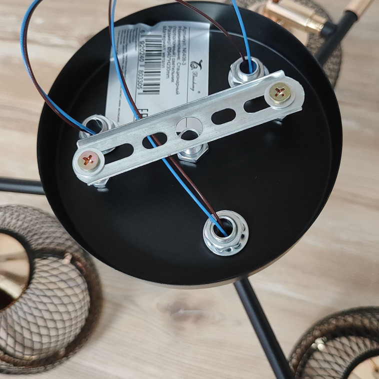 Рисунок Светильник спот 3 плафона 54*23 см Е27 60Вт 12м2 плафон металл черный золото Baizheng