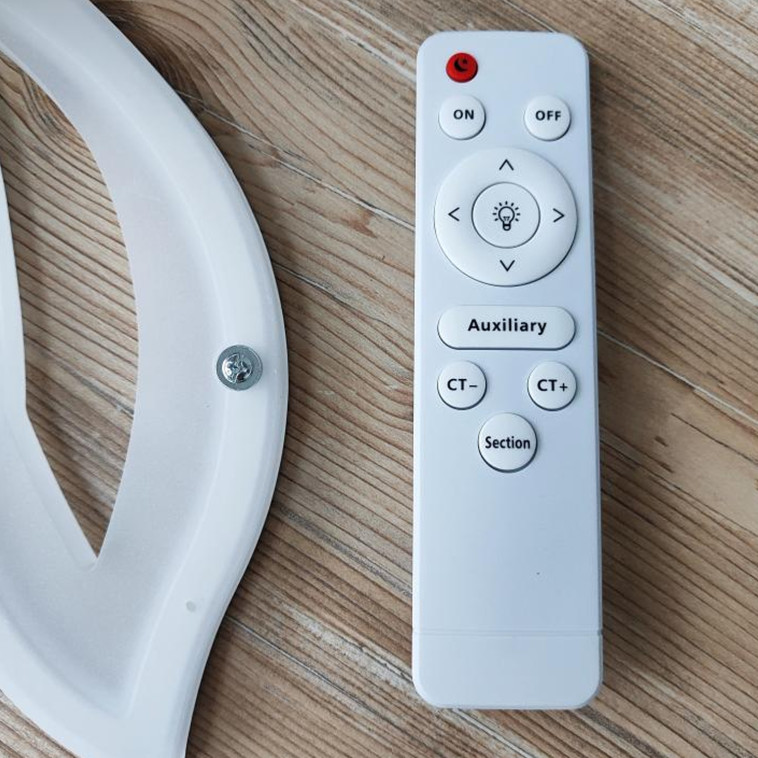 Фотография Люстра светодиодная 3 плафона 50*7,5 см 54 Вт 3888LM 15м2 3 цвета пульт белый Baizheng