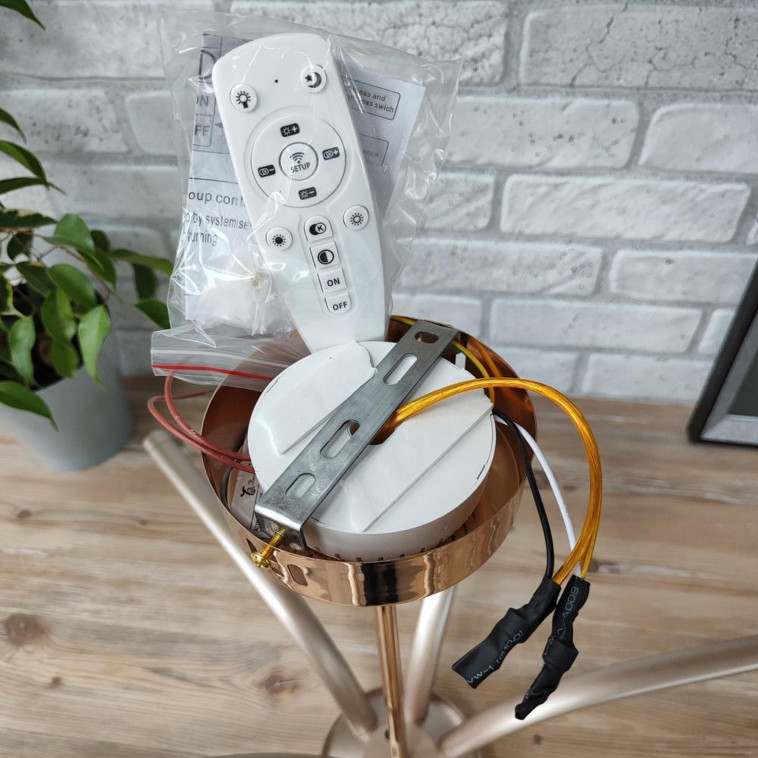 Фото №1 Люстра светодиодная 6 плафонов 65*38см 72Вт 9000LM 30м2 3 цвета пульт золото Baizheng