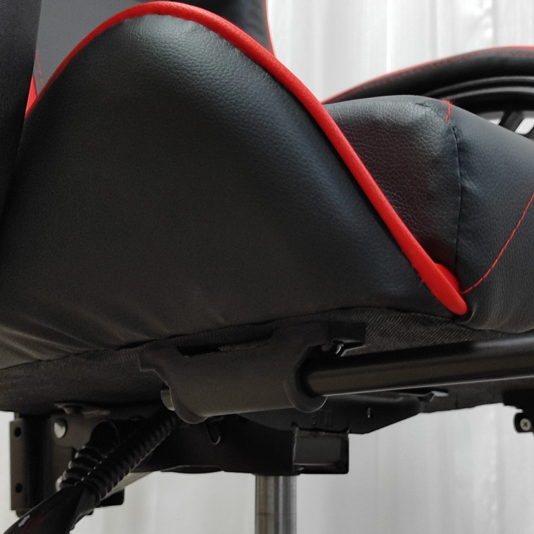 Фото №1 Кресло компьютерное игровое 124*64*50 см до 150 кг с подставкой черно-красный Baizheng