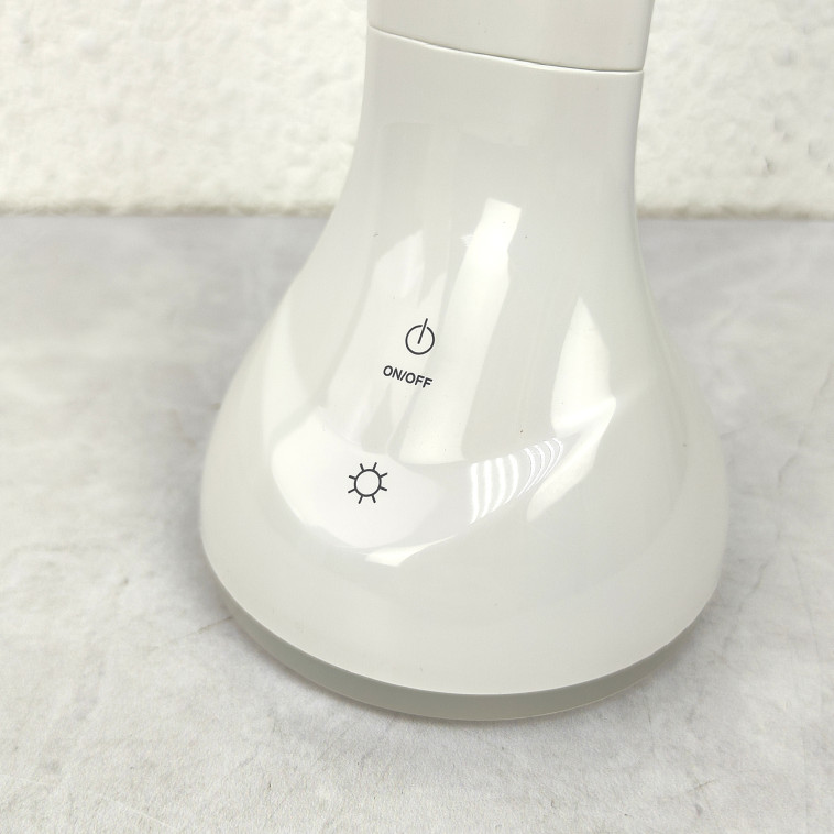 Изображение Лампа светодиодная настольная 15*15*36,9 см 5Вт 200LM USB c дисплеем белый Baizheng