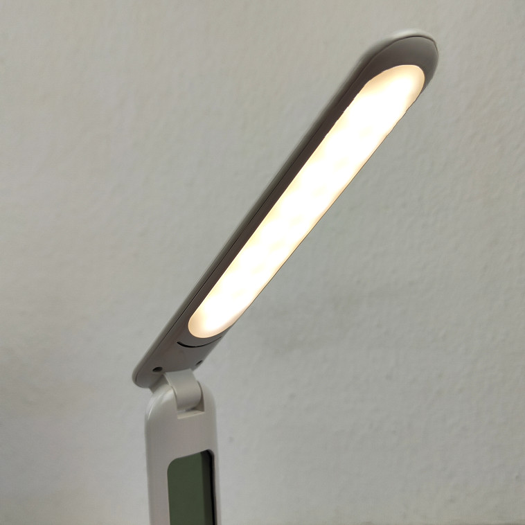 Cнимок Лампа светодиодная настольная 15*15*36,9 см 5Вт 200LM USB c дисплеем белый Baizheng