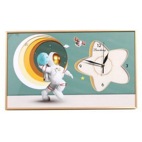 Часы пластиковые настенные 40х60 см корпус золотой Космонавт в космосе Baizheng
