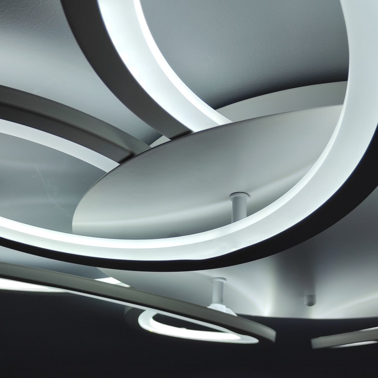 Фото №1 Люстра светодиодная 4 плафона 74*11 см 48Вт 12000LM 22м2 3 цвета пульт белый Baizheng