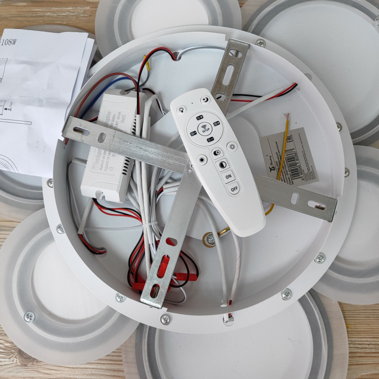 Мини фото №3 Люстра светодиодная 4 плафона 74*11 см 48Вт 12000LM 22м2 3 цвета пульт белый Baizheng