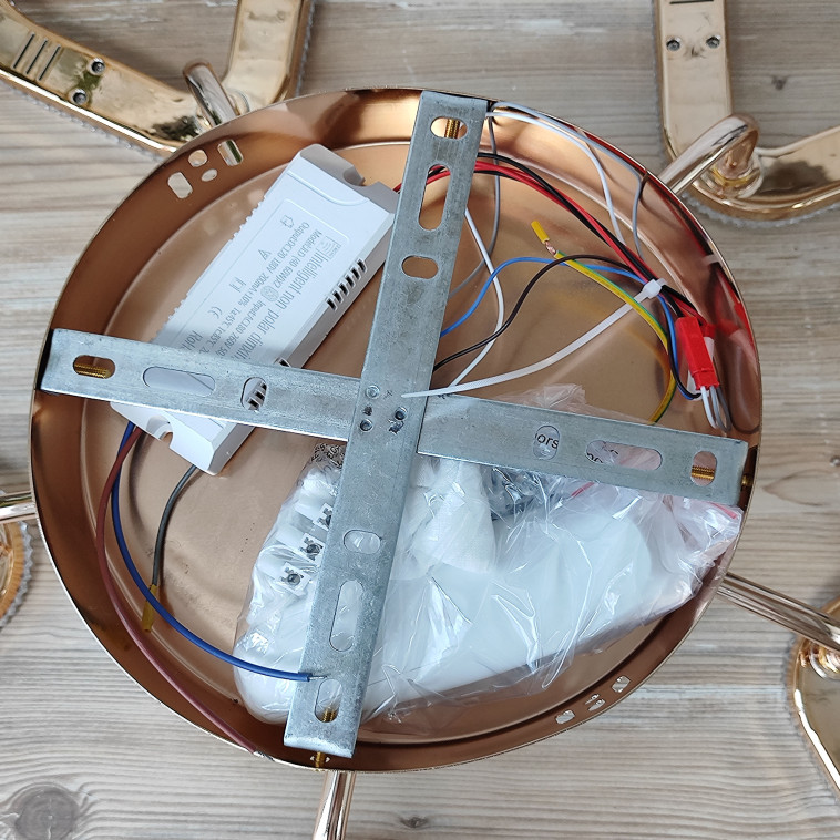 Мини фото №3 Люстра светодиодная 6 плафонов 80*15 см 55Вт 13750LM 25м2 3 цвета пульт золото Baizheng