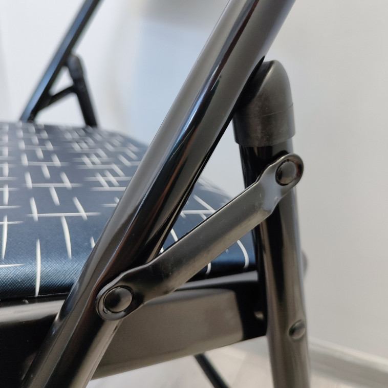 Cнимок Стул металлический складной 960х470х450 мм мягкое сиденье черно-коричневый Baizheng