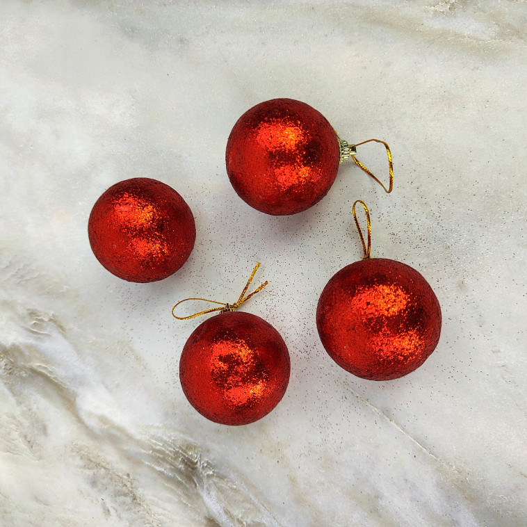 Фото Набор пластиковых шаров d-5 см 4 шт красный Посыпка из блесток Серпантин