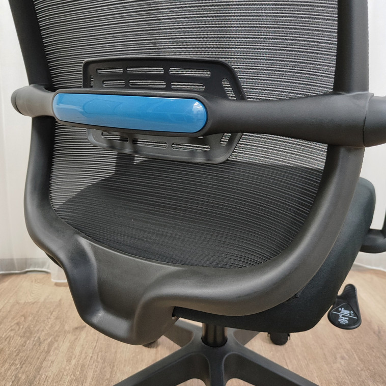 Cнимок Кресло офисное 96*62*42 см до 120 кг сетка механизм качания черный Baizheng