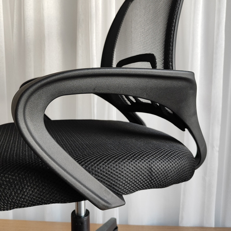 Рисунок Кресло офисное 76*60*40 см до 120 кг сетка черный Baizheng