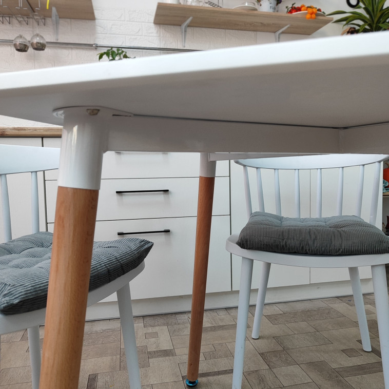 Картинка Стол ЛДСП кухонный 80*80*74 см белый квадрат ножки дерево QT04WH Baizheng