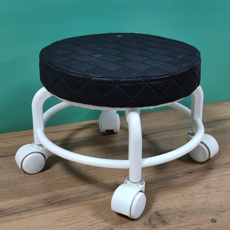 Фото Табурет-мини пластиковый 290*240 мм с мягким сиденьем на колесах бело-черный Baizheng