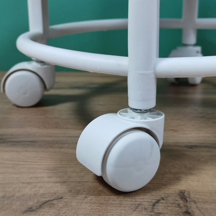 Фотография Табурет-мини пластиковый 290*240 мм с мягким сиденьем на колесах бело-черный Baizheng