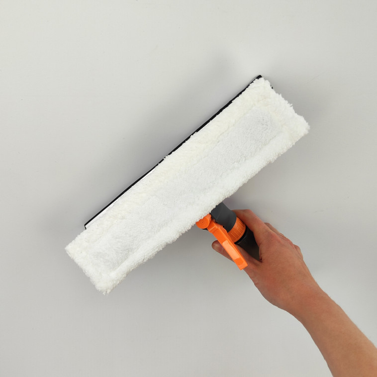 Фотография Стеклоочиститель пластиковый 0,22 л 270*75*270 мм Альтернатива