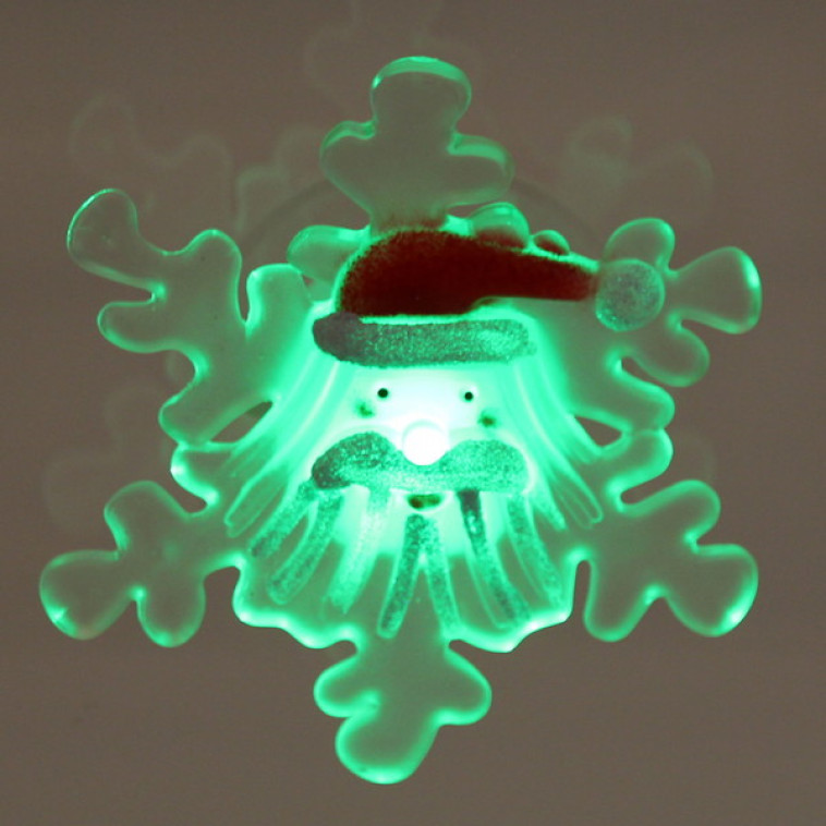 Изображение Акция! Светильник светодиодный пластиковый  9,5*4 см на присоске Снежинка с Дедом Морозом (1/192)