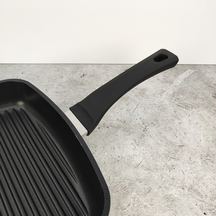 Картинка Сковорода-гриль алюминиевая 28 см Классик Горница