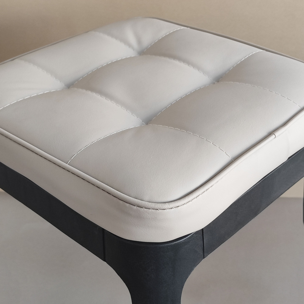 Табурет пластиковый 30*30*46 cм с мягким сиденьем черно-белый Baizheng