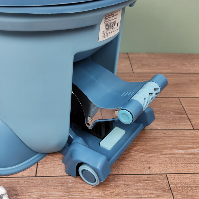 Фото №1 Набор ведро пластиковое с отжимом 12 л + швабра металл 124 см 2 насад под упак синий Baizheng