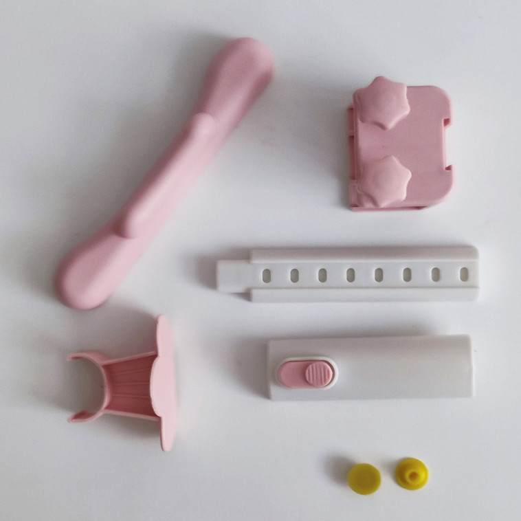 Фото №1 Стул пластиковый детский 34х39,5х49,5 см бежевый Baizheng