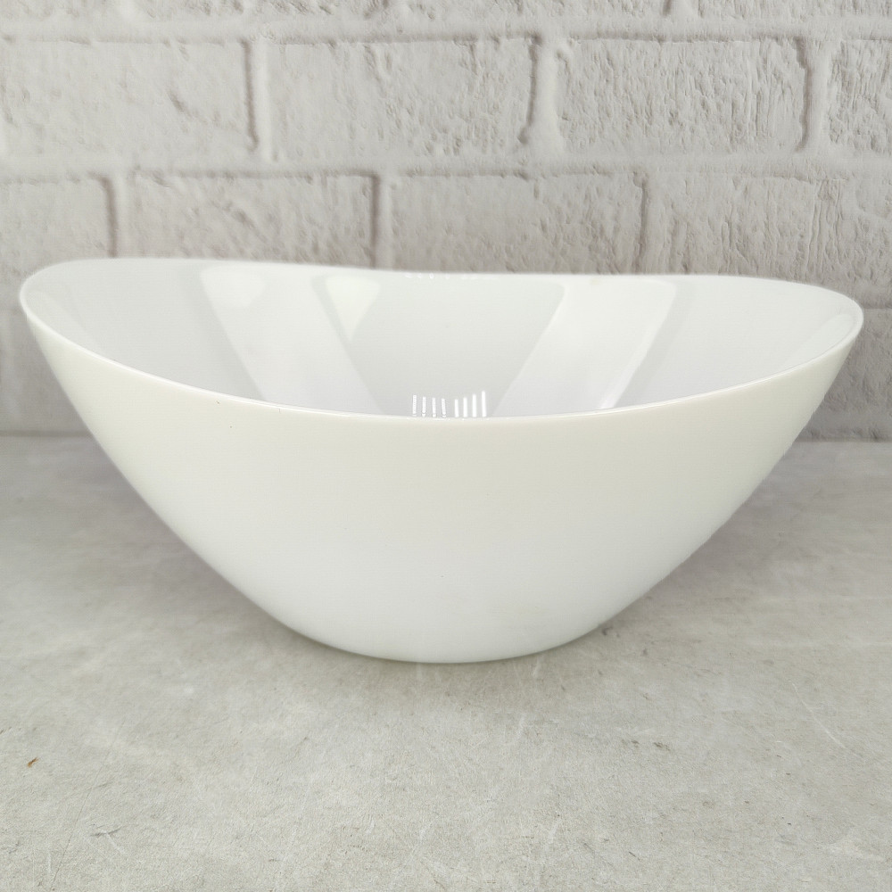 Салатник стеклокерамический  25*23,8 см 2300 мл овальный PO-540 White-Oval Parsopal