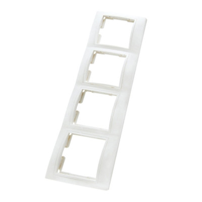 Рамка 4-х постовая горизонтальная белая 