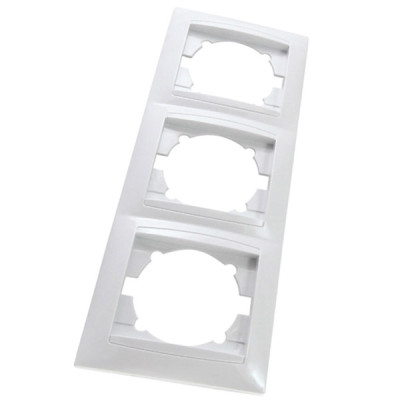 Рамка 3-х постовая горизонтальная белая Рамка 3-х постовая горизонтальная белая
