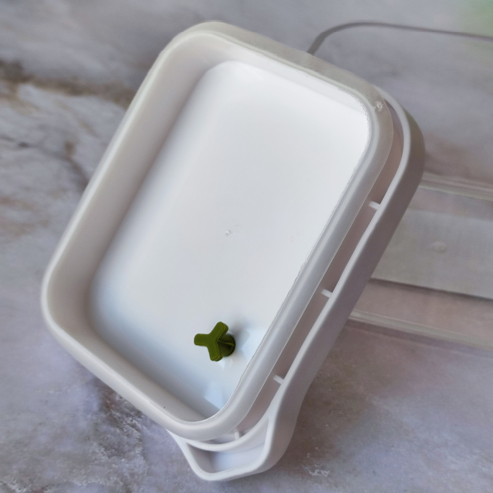 Банка пластиковая для сыпучих продуктов 0,42 л пласт крышка Baizheng